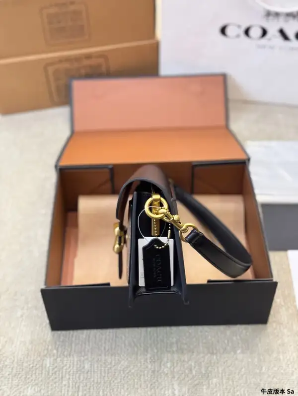 コーチ クロスボディバッグ