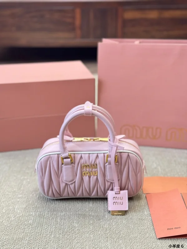 MIUMIU マテラッセ スエード バッグ
