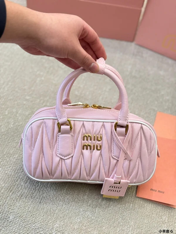 ミュウミュウ マテラッセ ハンドバッグ