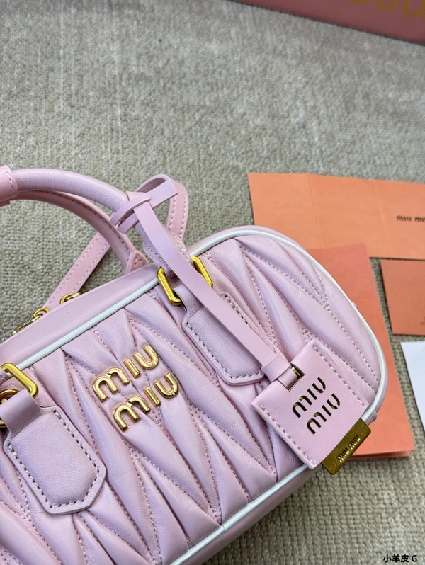 MIUMIU バッグ レディース 人気