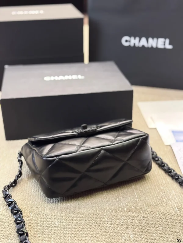 CHANEL 19 ミニ バッグ