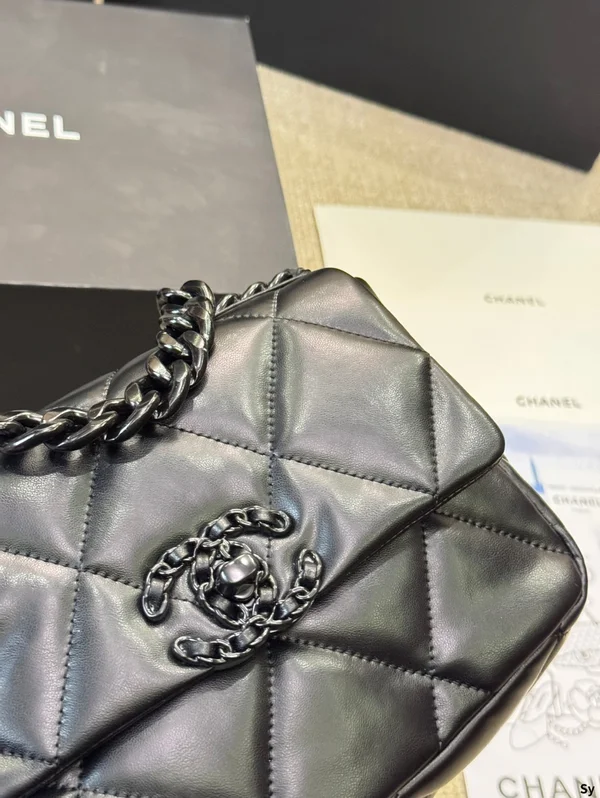 シャネル19 バッグレディース