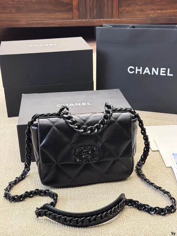 シャネル 19 ラムスキン