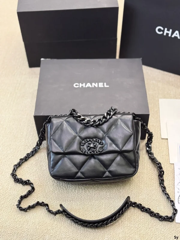 シャネル チェーンショルダーバッグ