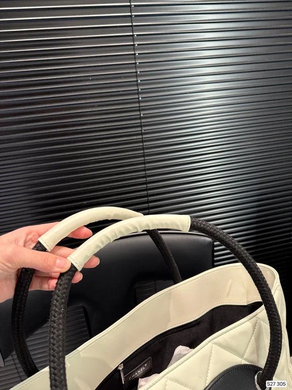 シャネルトートバッグ 白黒