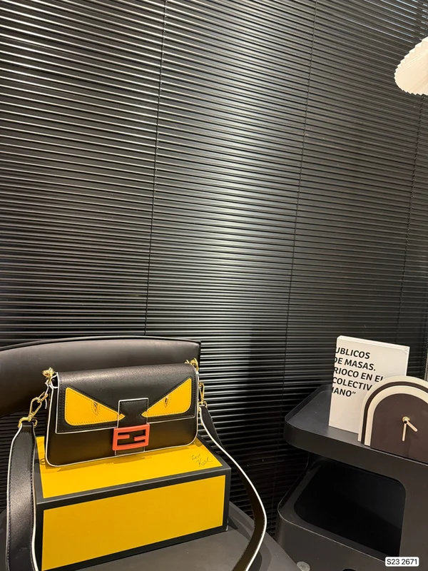 ﻿フェンディミディアム ハンドバッグ