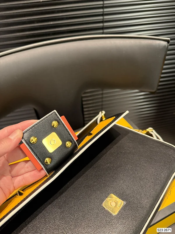 ﻿フェンディ マンマバケット ショルダーバッグ