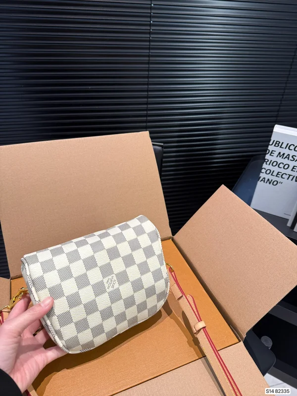 ヴィトン ボディバッグ おしゃれ