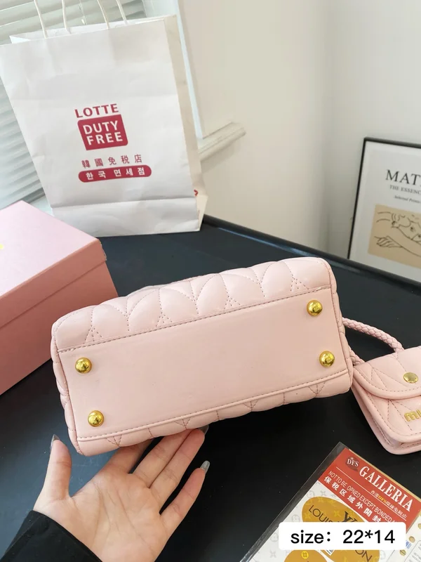 ミュウミュウ バッグ ピンク