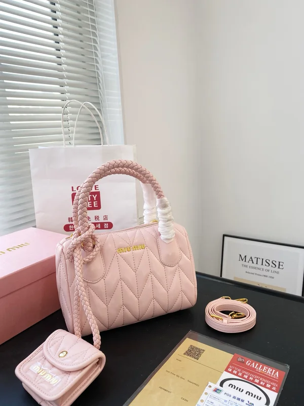 ミュウミュウ ミニバッグ ピンク