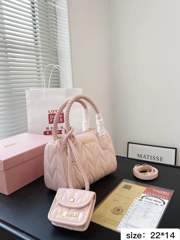 ミュウミュウ バッグ ピンク