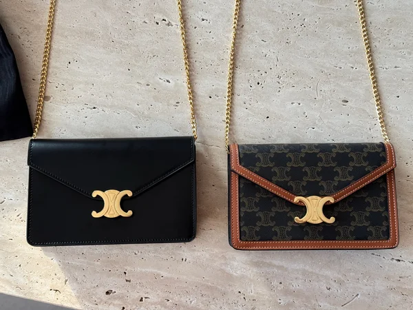 セリーヌ チェーンウォレット