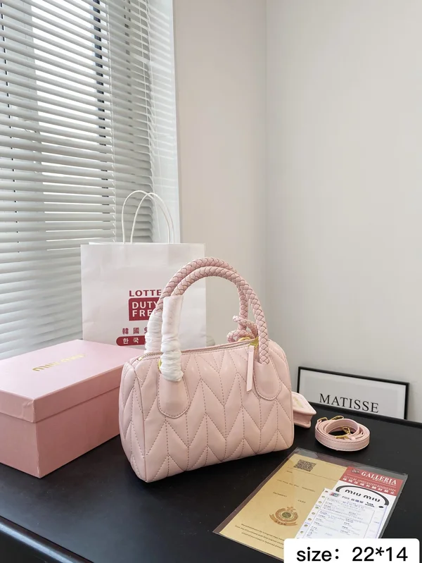 miu miu ミニショルダーバッグ