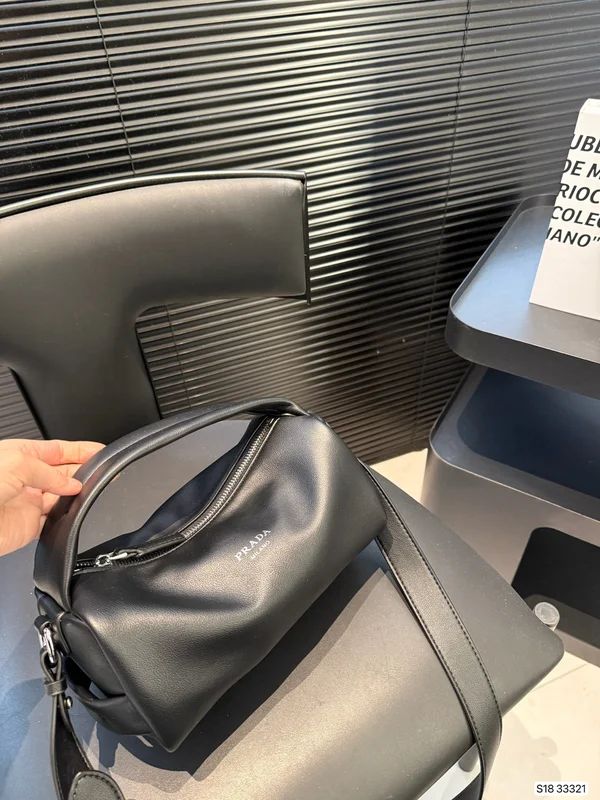 プラダハンドバッグ レザー ブラック
