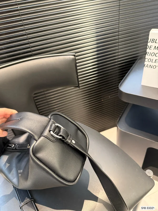 プラダ 2wayショルダーバッグ