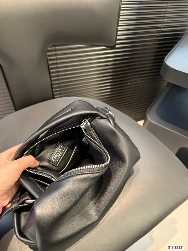 プラダハンドバッグ レザー ブラック