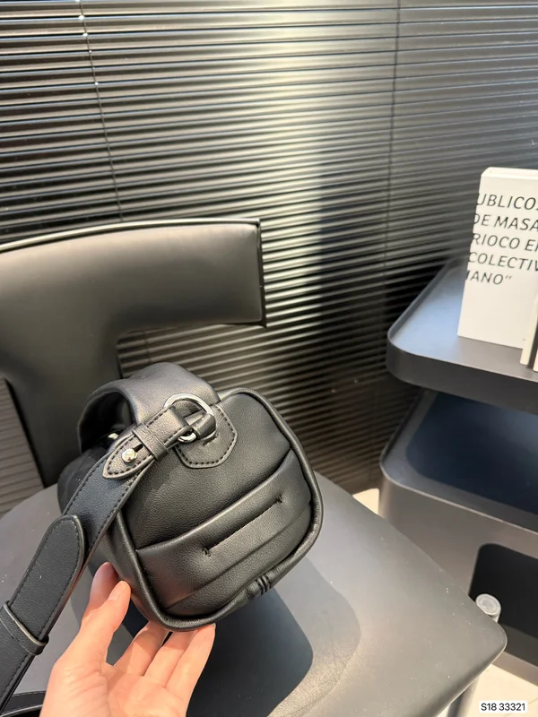 プラダ ミディアム ハンドバッグ