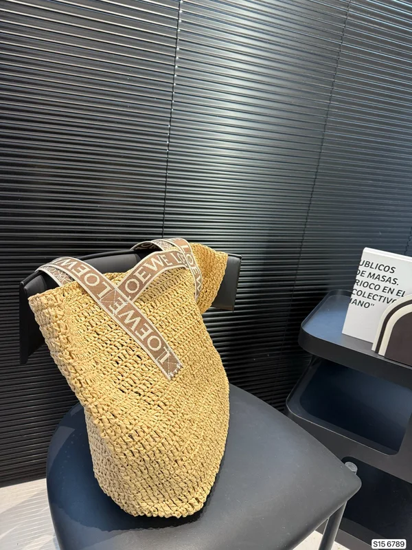 ロエベトートバッグラフィア