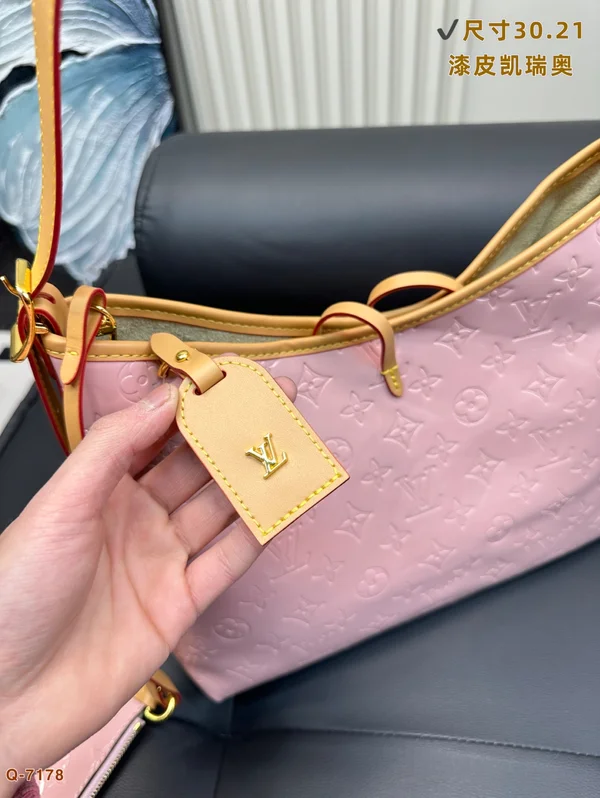 ルイヴィトン ショルダーバッグ 光沢感