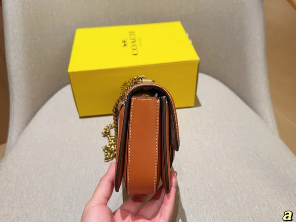 COACH 馬車ロゴ ミニバッグ