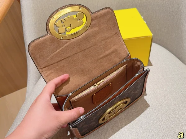 コーチ ミニバッグ 馬車