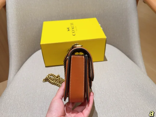 COACH シグネチャー チェーン ショルダーバッグ