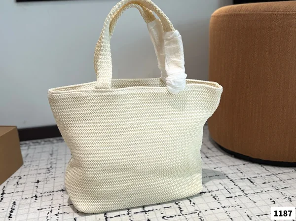 PRADA カゴバッグ