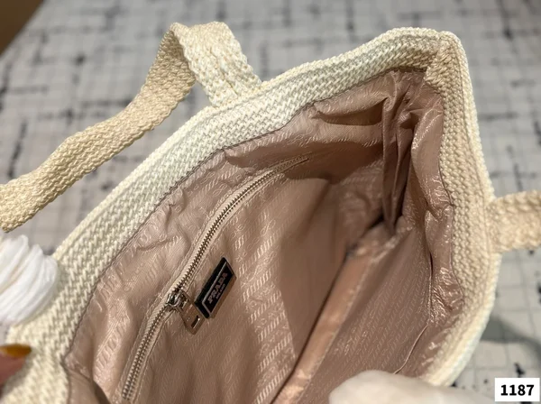 プラダ ラフィア メッシュ編み トートバッグ