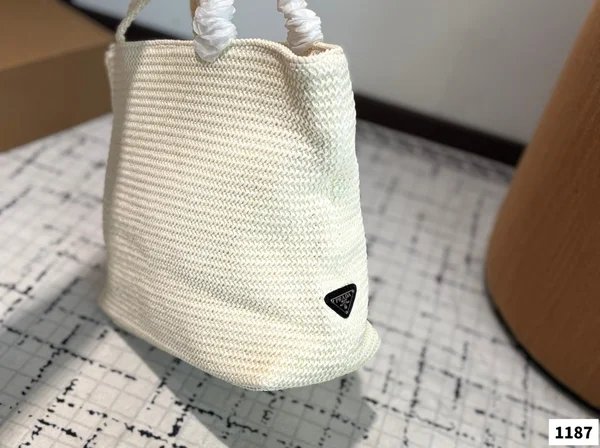 PRADA かごバッグ