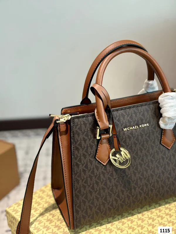 マイケルコースセンタージップ ハンドバッグ