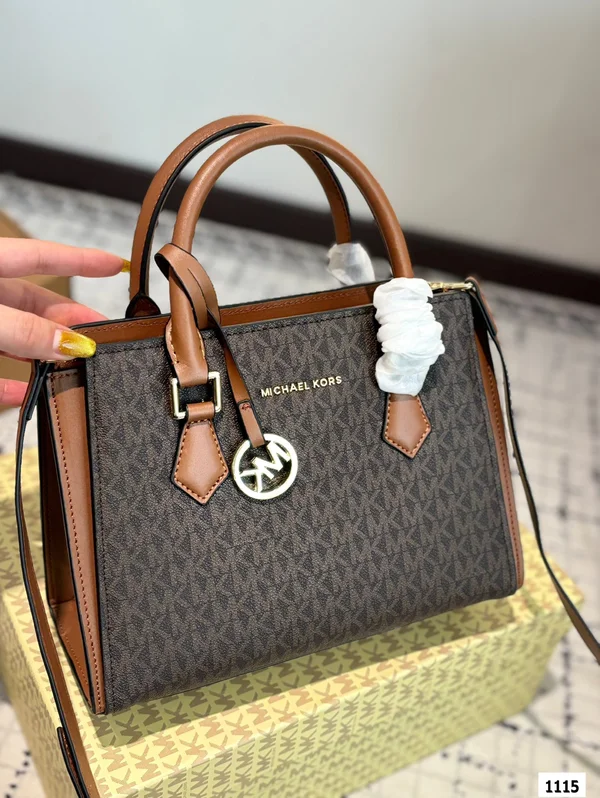 Michael Kors ミディアム ショルダーバッグ