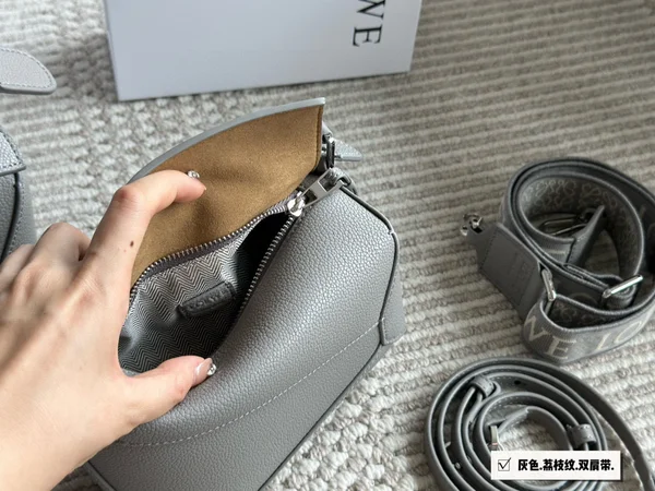 ロエベ ショルダーバッグ レディース