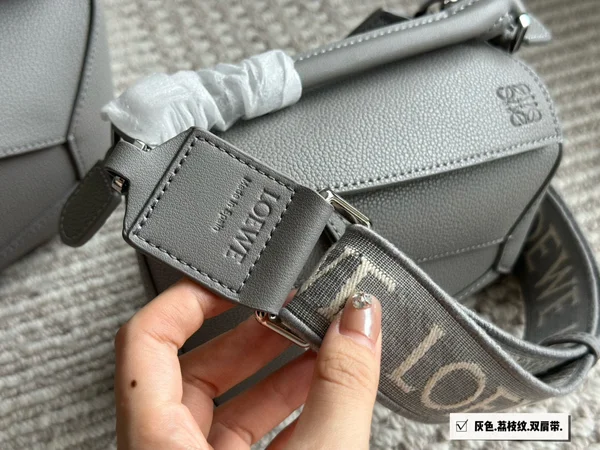 ロエベ ショルダーバッグ レディース