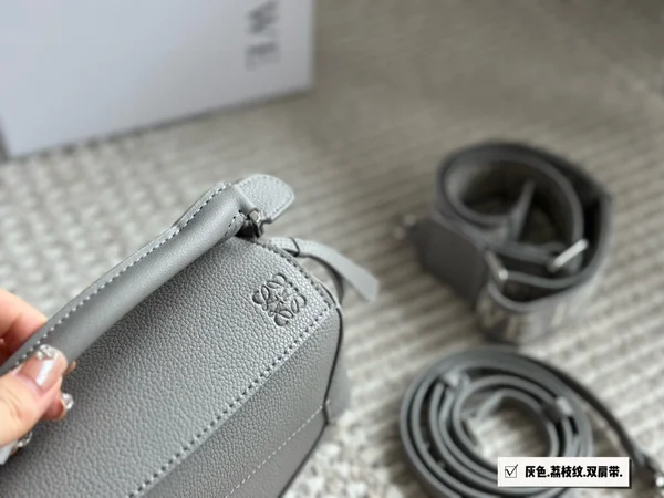 LOEWE スモール ショルダーバッグ