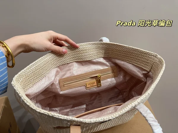 PRADA ミディアムトートバッグ