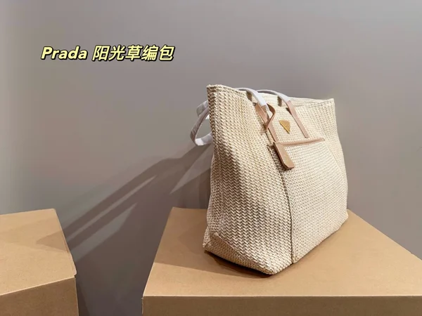 プラダ カゴバッグ