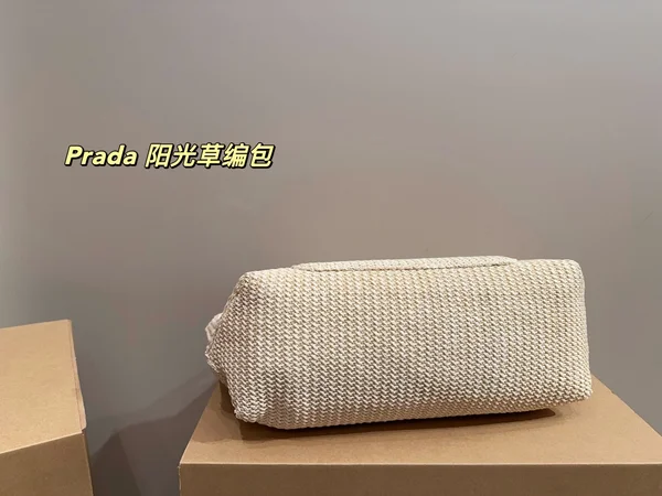 PRADA かごバッグ