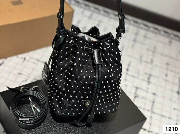 プラダ 巾着 バッグ レディース