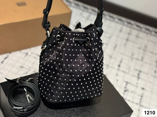 PRADA レディース