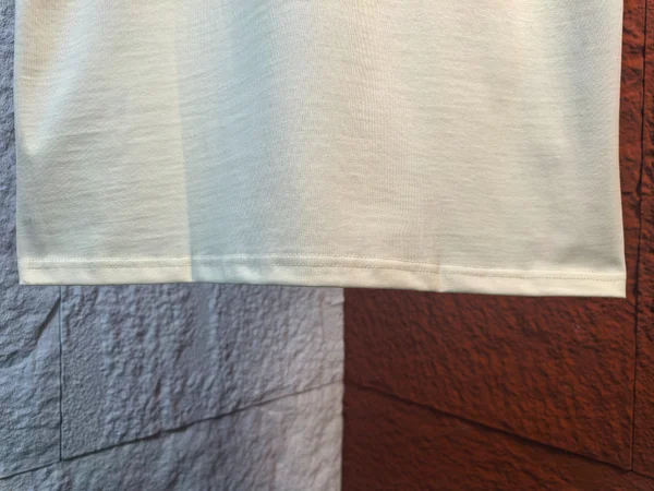 ルイヴィトン 刺繍ロゴ Tシャツ