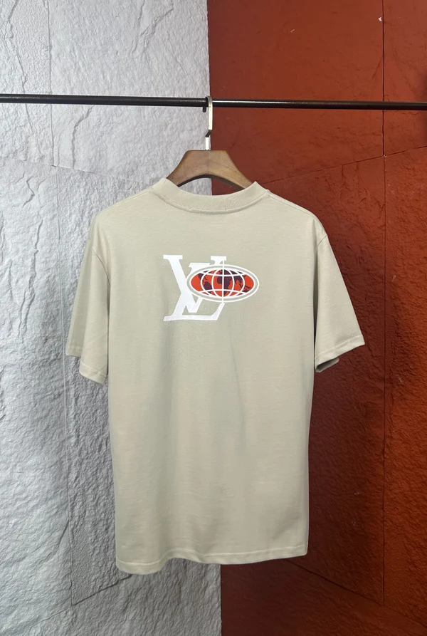 LOUIS VUITTON グラフィック Tシャツ