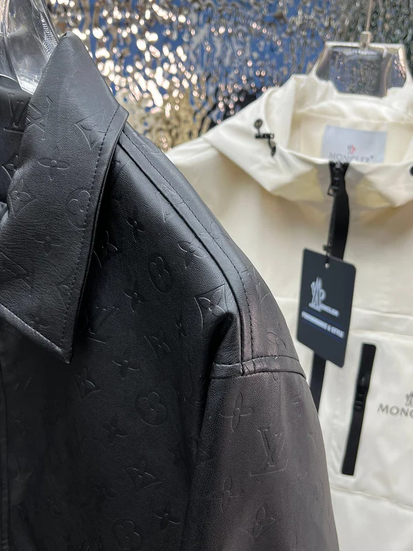 LOUIS VUITTONエンボスレザー ジャケット