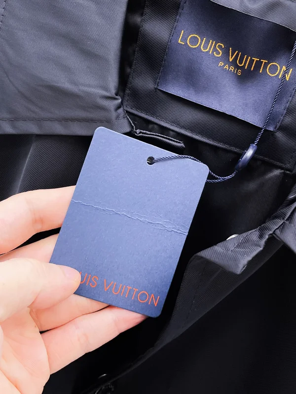 ルイヴィトン ナイロンジャケット ネイビー