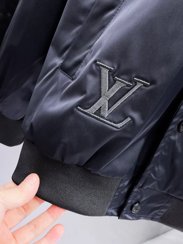 ルイヴィトン ナイロンジャケット ネイビー