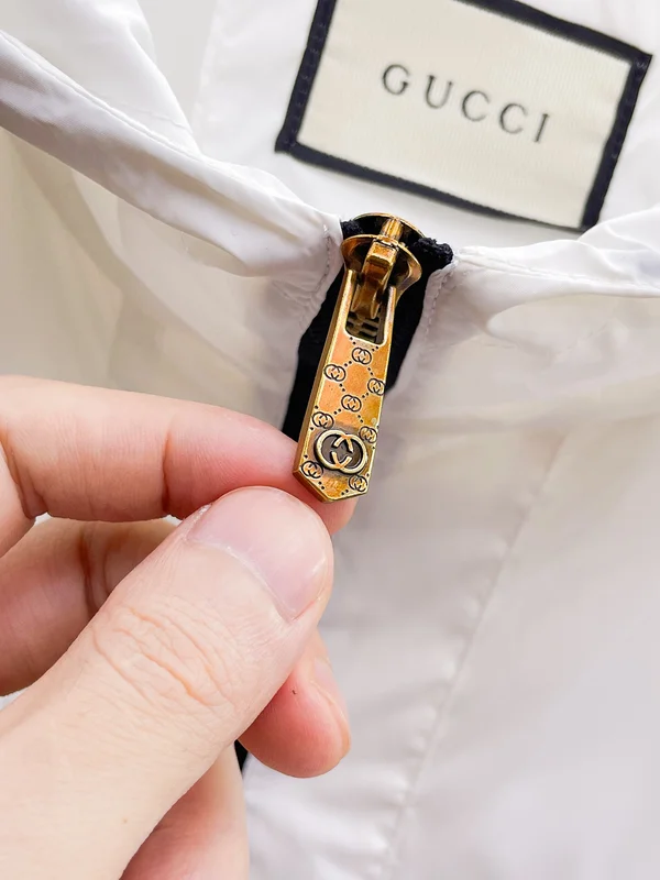 グッチ ナイロンジャケット