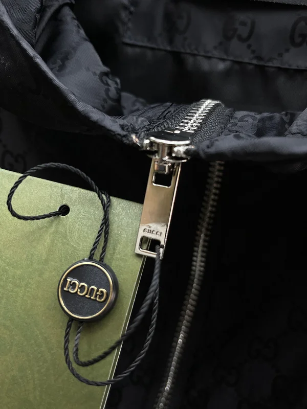 グッチ ナイロン パーカー