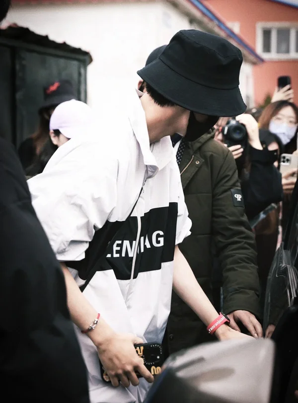 BALENCIAGA ロゴプリント アウター