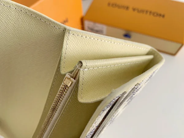 ルイヴィトン ダミエアズール長財布