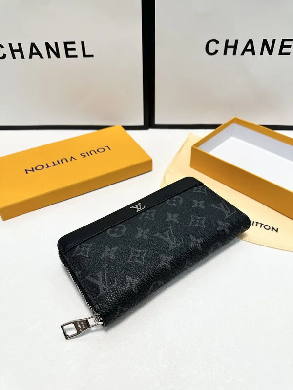 ヴィトン ポシェット ジッピーウォレット