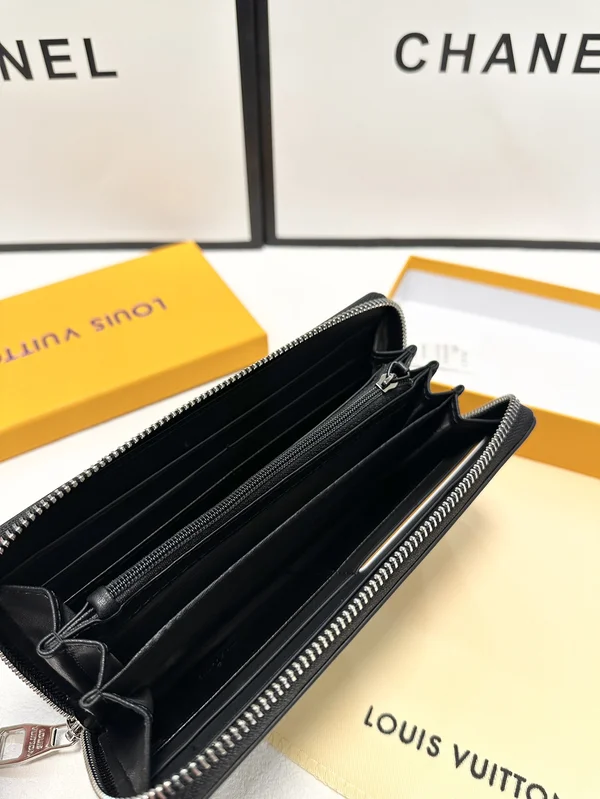 ヴィトン ポシェット ジッピーウォレット